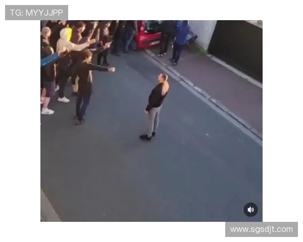 广州滑板队战术之争引发热议球迷与教练意见不一的背后故事 广州滑板队战术之争引发热议球迷与教练意见不一的背后故事