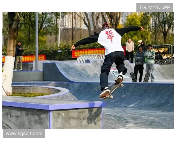 重庆攀岩队在滑板精英赛中的个人能力表现全解析与点评