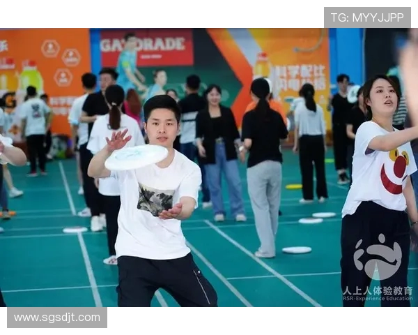 飞盘竞技的魅力与挑战：深入探讨上海飞盘队的战术布局与团队协作