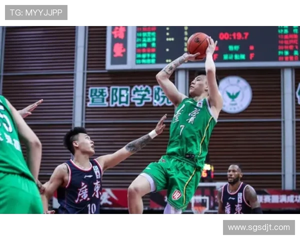 张镇麟领衔中国男篮重回巅峰之路 展现新时代篮球风采与拼搏精神