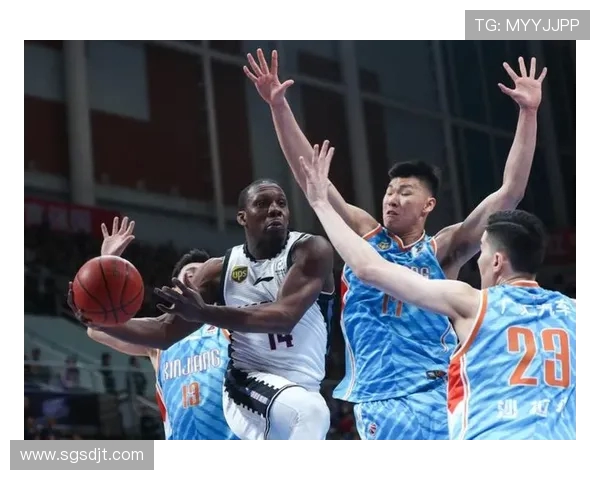 北京与新疆第三场对决精彩回顾及赛后分析展望未来比赛走势 北京与新疆第三场对决精彩回顾及赛后分析展望未来比赛走势